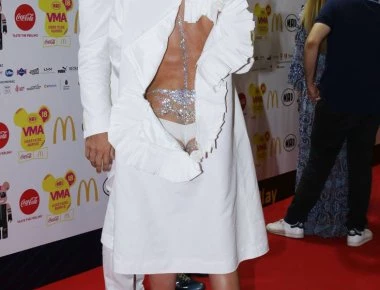 Νατάσσα Καλογρίδη: Ημίγυμνη στα Mad Awards... Αφωνοι όλοι! (φωτο)